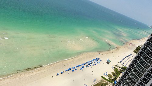 Sunny Isles Beach: hófehér homokos part, türkizkék óceán